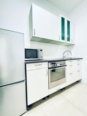 4BR Shared Apt with City View Only 7- Min to Westbahnhof